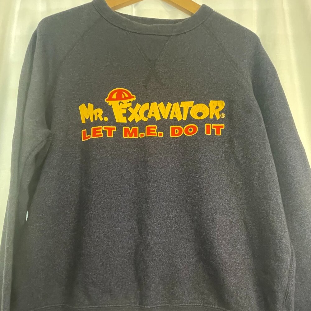 TM7029- Champion “Mr. Excavator – Let M.E. Do It” Graphic Sweatshirt Navy Size M